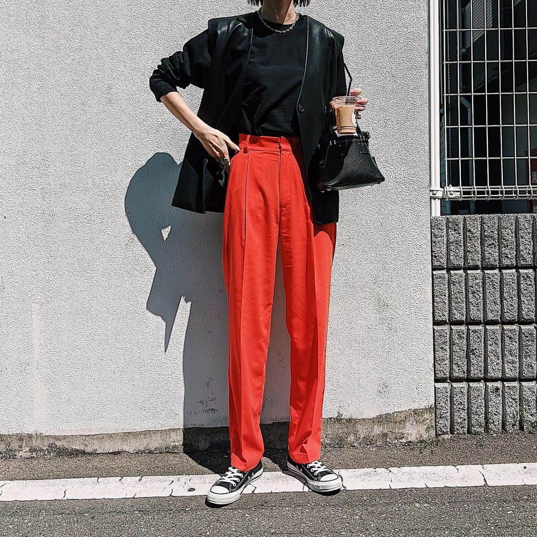 maai0528のインスタグラム：「〻🤡🐕‍🦺🍎🧁 Ｙesterday‥🍓 デーハーパンツ穿いて イチゴ狩りとお花見楽しかった☺︎ ． ． ．  #fashion  #selectmoca  #converse #maisonmargiela」