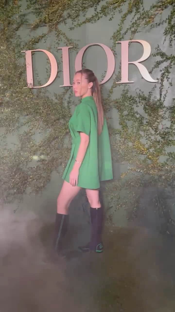 アリシア・デブナム・キャリーのインスタグラム：「Last night with @dior ✨🧚🏼💫」