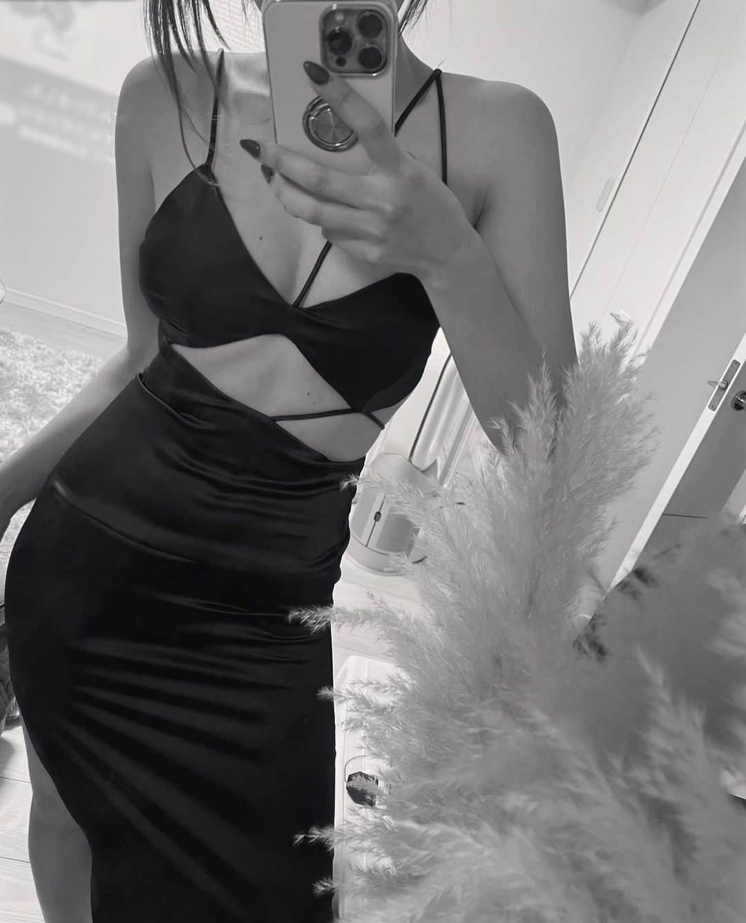 のインスタグラム：「🖤🤍」