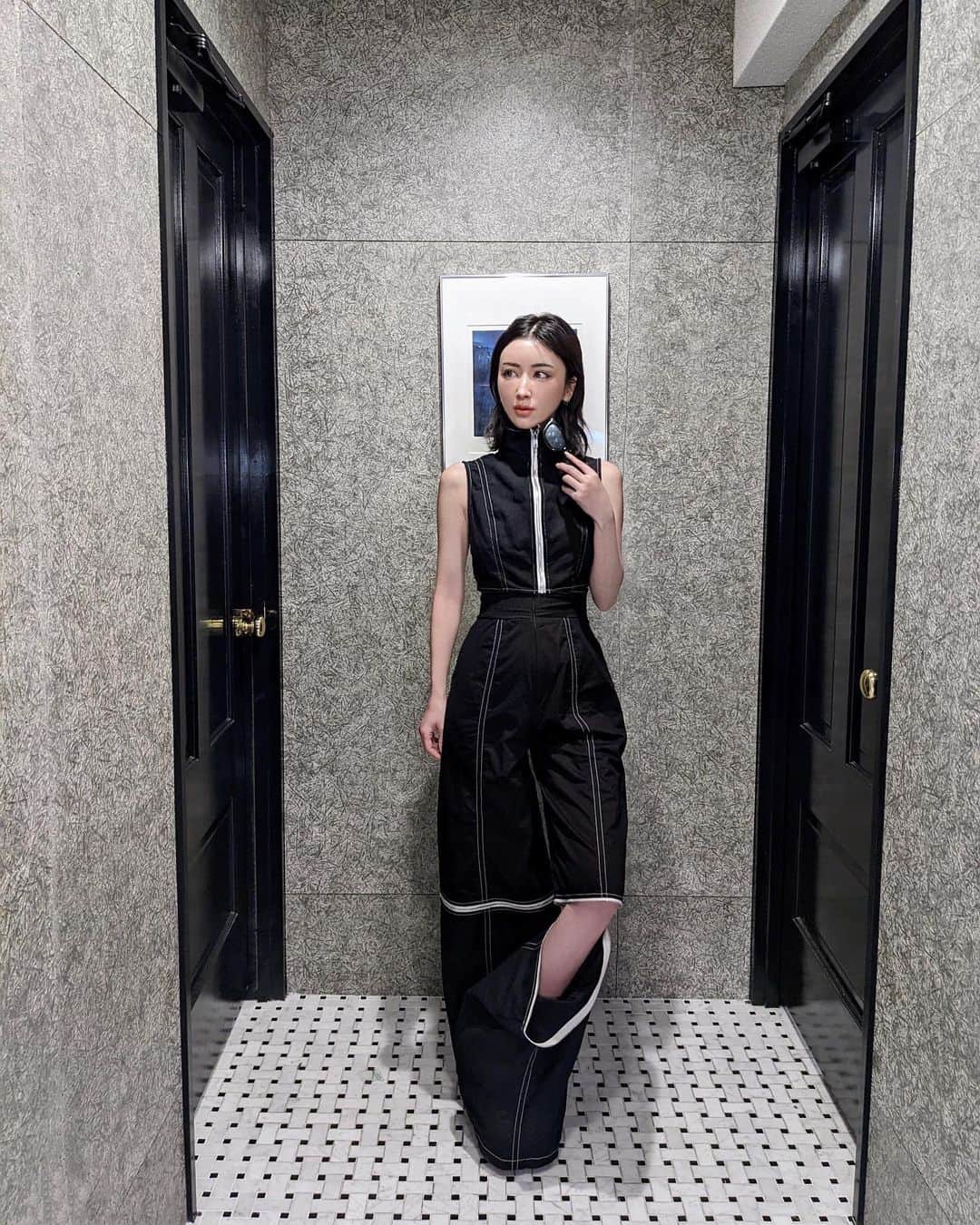 美咲あいりのインスタグラム：「♟️🖤」