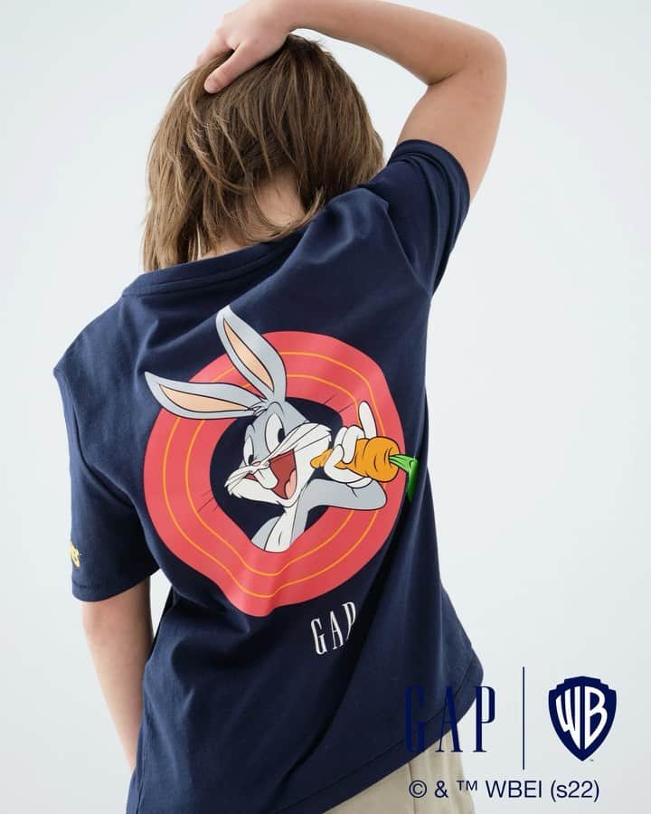 GapKidsのインスタグラム：「Monumental childhood throwback alert ❗The Looney Tunes collection has arrived 🌪️ . Tap to shop + peep our adult sizes, too. (That’s all, folks.)」