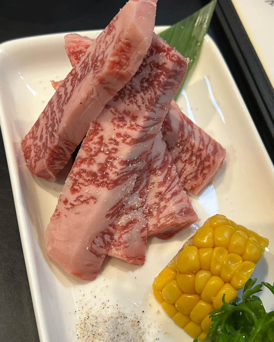 甘糟記子さんのインスタグラム写真 - (甘糟記子Instagram)「3日目の夕飯の焼肉は、ひ嘉ちゃんへ！  以前お土産のお肉を買った精肉店でオススメされたお店(o^^o)  初めて来たんだけど、お肉屋さんが勧めるだけあって、お肉のクオリティが高い！ そしてコスパも良し！  美味しかったわ〜\(//∇//)\  これはまた来たいお店リストに入ります╰(*´︶`*)╯♡  #甘糟旅行石垣島 #甘糟旅行#家族旅行#焼肉#肉好き#石垣牛#毎日焼肉#ひ嘉ちゃん」3月31日 20時12分 - norihey924