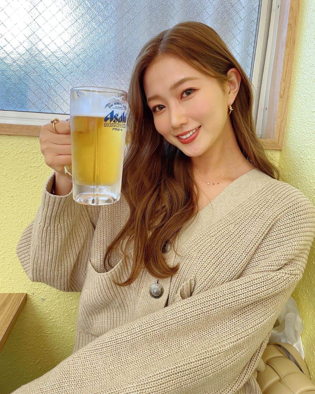 水越愛華のインスタグラム：「⚠︎3枚目から食テロです  海女小屋最高〜🤤🍺💜 午前中からビール最高〜🤤🍺💜  2軒目では1人でビール飲んじゃったよ〜🥴  #三重#鳥羽 #海女小屋#ビール」
