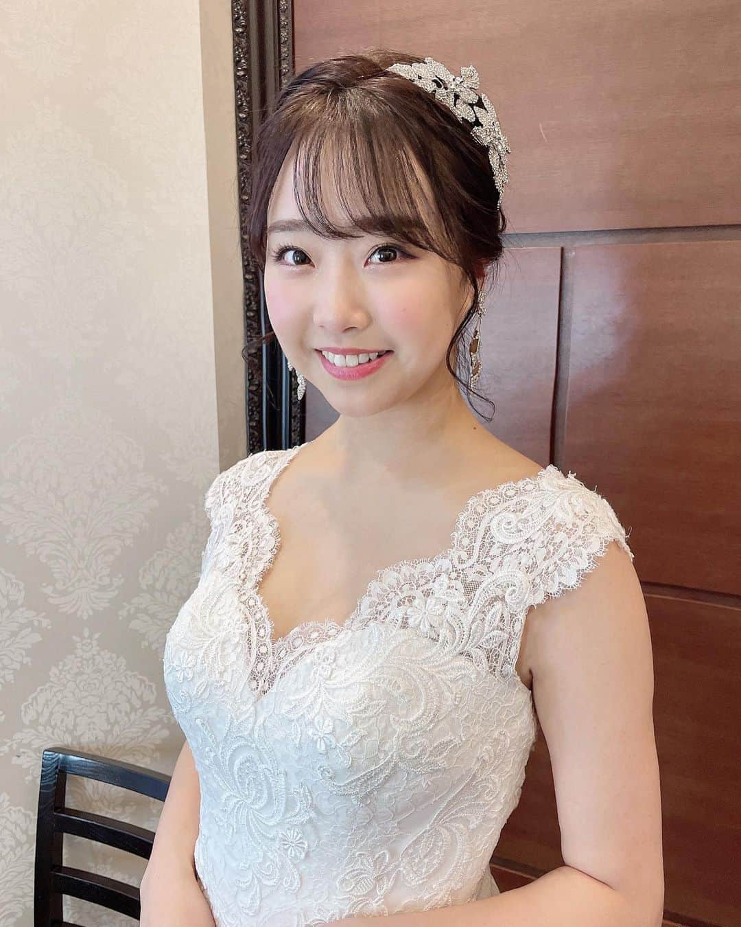 加藤夕夏さんのインスタグラム写真 - (加藤夕夏Instagram)「⁡ ⁡ 👰🤍🤍 ⁡ FM岡山さんのフリーペーパー "hare prsss" ⁡ @_shinshin_48  と2人で表紙させて頂いてます！ ⁡ 3/30発行📖✨ ⁡ クレド岡山の20.21階にある　@thestyle_okayama  さんで撮影しました✨✨ ⁡ ⁡ きゃー、、 ウェディングドレス着てしまった☺️🤍 ⁡ ⁡ 県外の方でも取り寄せできるので "ハレプレス"でチェックしてみてください！🔎  #FM岡山 #ラジオ #クレド岡山 #岡山 #結婚式」3月31日 20時55分 - uuka_nmb