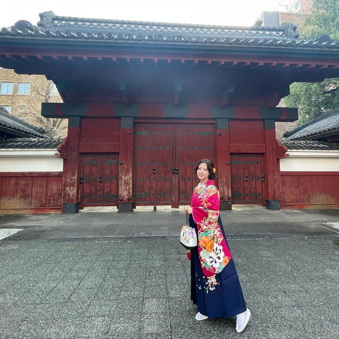 山田杏奈さんのインスタグラム写真 - (山田杏奈Instagram)「東京大学教育学部を卒業しました！  楽しかったことも、苦しかったことも、それを乗り越えたことも含めて、 「本当にここに来てよかった！」 と心の底から思います。  たくさんの素敵な出会いと学びに恵まれた、幸せで充実した4年間でした。  4年間支えてくれた家族、友人、全ての周りの方々に感謝です。  本当にありがとうございました。  明日からは社会人として一般企業で働きます。 不安も楽しみもある社会人生活、変わらずに私らしく、精一杯頑張りたいと思います！！」3月31日 21時02分 - anna_yamada05