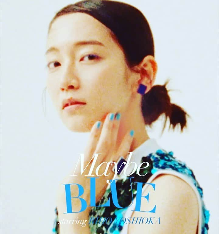 VOGUE GIRL JAPANのインスタグラム：「心と世界をつなぐ色。 吉岡里帆が見つけた美しきブルーの輝き💙💎🌊  TALENT: @riho_yoshioka  PHOTO: @omisakii  VIDEO: @takachrome  STYLING: @mana.snow  HAIR & MAKEUP: @shimo_nagata  TEXT: AKIKO TOMITA  DESIGN: @malko_05  EDITORS: @genarai @moro_yuki @saya_yonekura」