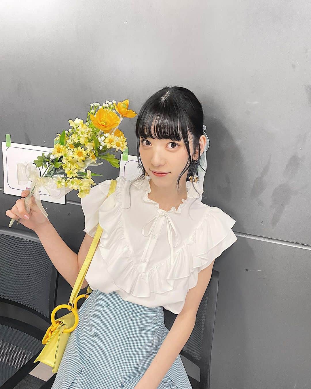夏目璃乃のインスタグラム：「🌼 ・ ・ 超超十代2022 ありがとうございました✧ ・ 久しぶりの有観客で皆んなのお顔を見ながらの ファッションショー！4年前にニコプチ卒業して以来の感覚で とても楽しかったです𓂃🌿𓈒𓏸 ・ ・ あんまり沢山撮れなかったけどまたオフショットも載せますね·͜·✌︎´- ・ ・ #夏目璃乃 #rinonatsume #181cm #ノーマルカメラ  #model #超超十代2022  #超十代」