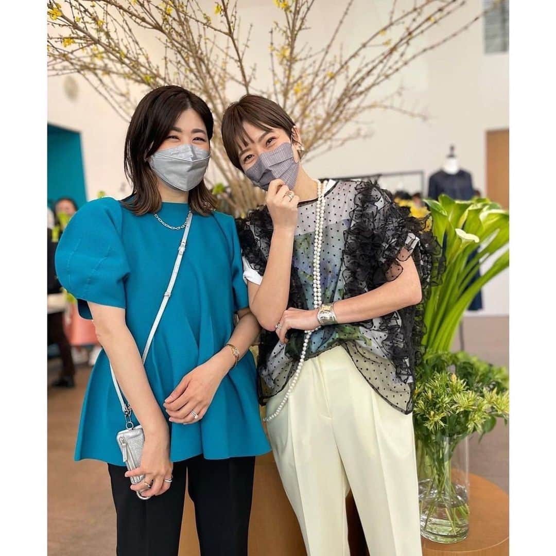 urakoのインスタグラム：「. @masacoshonaka  いつも隣りに居させてくれてありがとう🥺💓 . . いつも尊敬しているよ🌷 . . いつも一緒にいると 逆になかなか撮らなくなる2shot📷 今回も自分では撮り忘れていたけど 無事にお写真いただけました🥺🙏 . . 記念に☺️🤍 . . #MACHATT #machattpopup」