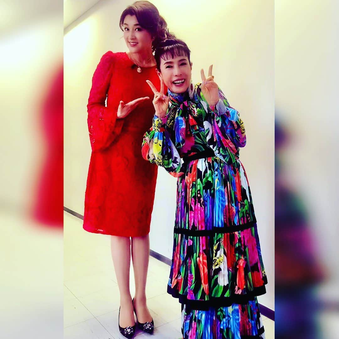 藤原紀香さんのインスタグラム写真 - (藤原紀香Instagram)「アビー姉さん（マチャミ姉さん）司会の番組、【ケンミンショー極】2時間スペシャルにお邪魔しました☺︎  さあ、『毒薬と老嬢』 久留米公演へ❣️ よろしくお願いします✨✨✨  #秘密の #ケンミンショー #極  #久本雅美 姉さん #毒薬と老嬢  #藤原紀香  #兵庫県 #神戸新和女子大学 #神戸新和女子高校  #西宮市 #坂道 #坂の上  #おはぎ #大好き  #関西 は #青のり よん❤︎ でも #胡麻 も好き❤️  いざ #久留米公演 へ  #hikarimirai  @hikarimirai_beauty」3月31日 21時43分 - norika.fujiwara.official