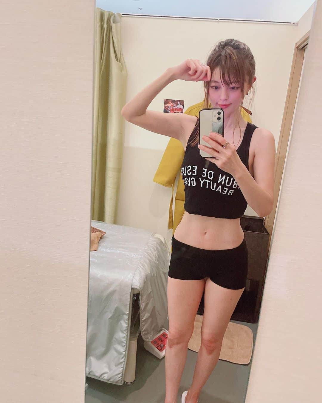 satomiさんのインスタグラム写真 - (satomiInstagram)「🏋️💪🦵 ・ （@cizlabo ）様でマッスルヒートインパクトコース💪  ・ 1枚目→施術前（ぽっこりお腹🐷） 2枚目以降→施術後の変化です ・ 女性だけでなく男性にも人気な理由わかりました！ あと1か月で2キロ減！頑張る😤　 ・ ✼••┈┈┈┈┈••✼ 📣お知らせ📣 ・ 私のInstagram見て予約時にクーポンコード【M-11】を伝えてもらうと各店先着10名様に限り、マッスルヒートインパクトコース通常初回体験料5500円（税込）のところを3960円（税込）で受けれます🤍 さらに「４D」サプリメント3包お試しセットを貰えるのでぜひ使ってみてください🎁 ・ ✼••┈┈┈┈┈••✼ ・ #シーズラボ  #エステサロン  #エステ  #ボディメイク  #ボディケア  #筋肉 #ダイエット  #ダイエット好きな人と繋がりたい  #トレーニング  pr  #楽痩せ #ダイエットサプリ #寝ながらダイエット #食べて痩せる #美容女子 #美脚 #美尻 #小顔 #美脚トレーニング #くびれ」3月31日 21時53分 - saatoomii47