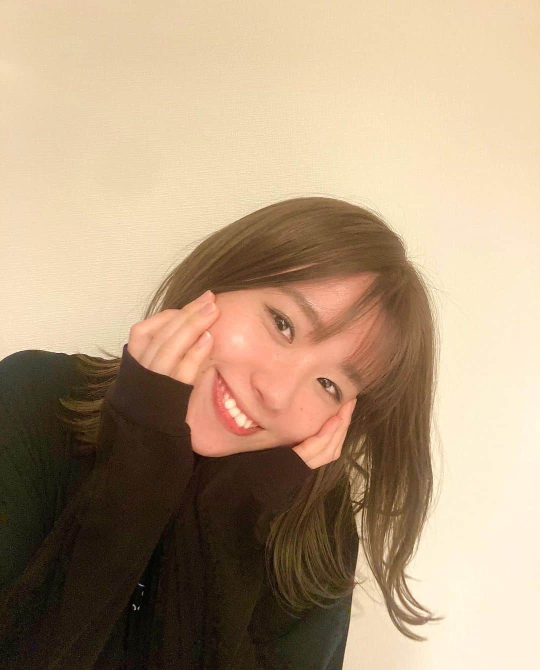 のインスタグラム：「- いつも私のわがままを聞いて 最高ヘアにしてくれるずんさん♡ #サロン #ヘアカラー  #ヘアアレンジ #銀座 #銀座サロン #美容室 #美容院 #カラー #ミルクティーベージュ #ブリーチ #ブリーチカラー」