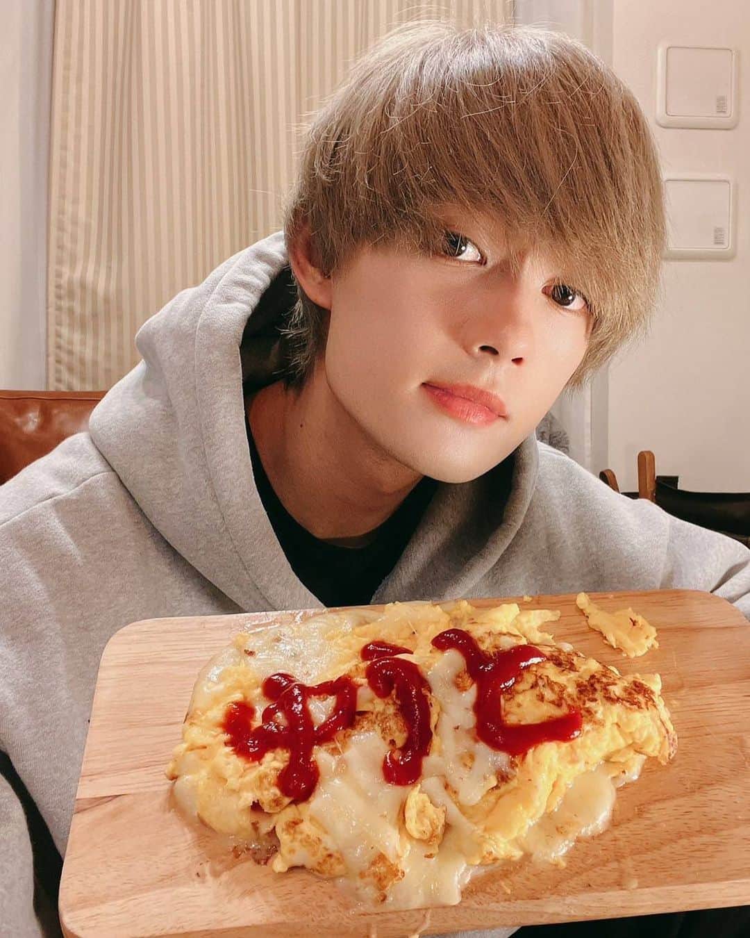 のインスタグラム：「［オムライスの上のやつ］  佐野飯見てくれて ありがとうー！  #佐野勇斗 #佐野飯」