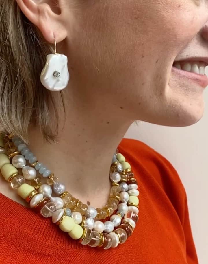 リジー フォルトゥナートのインスタグラム：「Let the jewels do the talking 🗣 Sis says the Ghost Ranch Necklace is the holy grail of effortless styling this season 🙌 We agree❕#lizziefortunato」