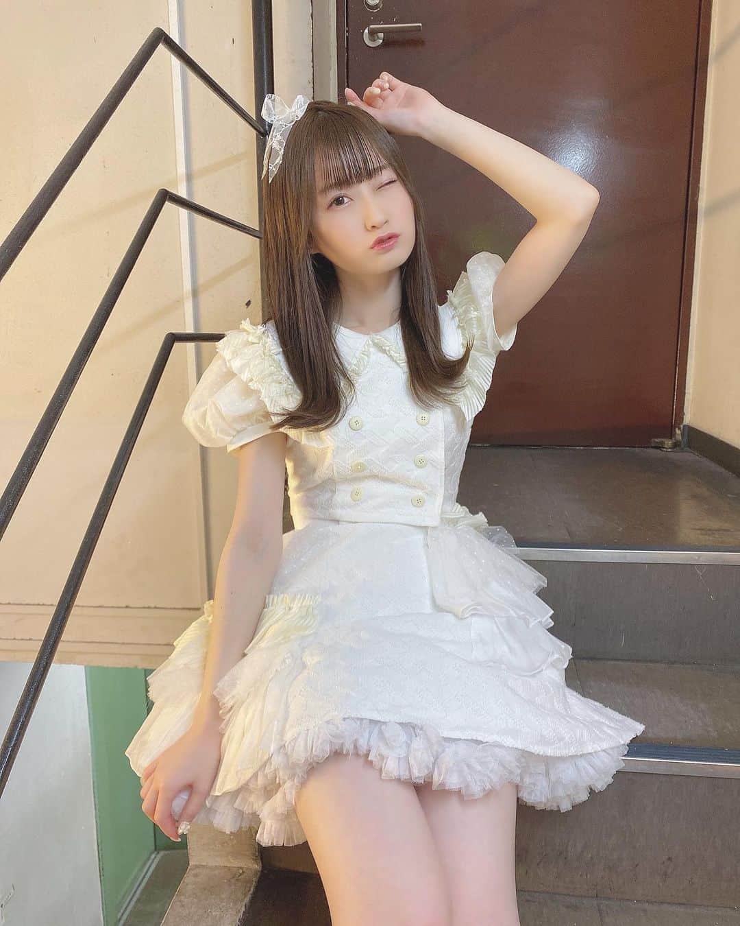 佐野心音のインスタグラム：「アイドル衣装もスカートは短め🤍」