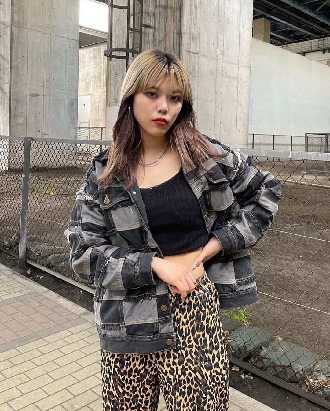 XGIRL_ootdのインスタグラム：「#xgirl_ootd @sakura_tge3 167cm 　 X-girl TOKYO-BAY STAFF 　 ------------------------------------ ▪️PATCHWORK DENIM JACKET  ￥17,600(税込) ▪️LACE CAMISOLE ￥5,500(税込) ▪️MULTI PATTERN EASY STRAIGHT PANTS ￥8,250(税込) ------------------------------------ 　 #xgirl #xgirljp #xgirlus #エックスガール #ストリートコーデ #ストリートファッション #スタッフスナップ #ootd #ootdfashion #outfitoftheday #春コーデ #デニムコーデ #デニムジャケット #レオパード柄」