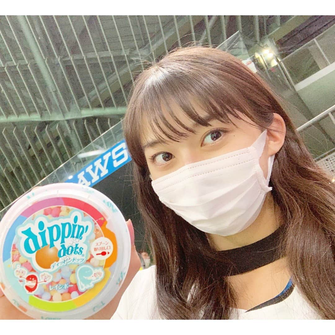 牧野真莉愛さんのインスタグラム写真 - (牧野真莉愛Instagram)「♡ ♡ 姉が買ってくれた💕 LOVE❤️新庄 ＆ どこの球場にでもいるマダムがくれた💕💕 お赤飯🐻メッセージ🐻お菓子 ＆＆ お友達三姉妹がくれた💕💕💕 お手紙💗お菓子 ＆＆＆ 三女が届けてくれた🦈アイス 🐻🐻🐿🦊 札幌ドームへ行きましたまりあ🐰2022.3.29 つづく ♡ ♡  #LOVE新庄 ❤️ #lovefighters 🐻🐻🐿🦊 #北海道日本ハムファイターズ 💖 #モーニング娘22 #morningmusume22 #牧野真莉愛」3月31日 22時54分 - maria_makino.official