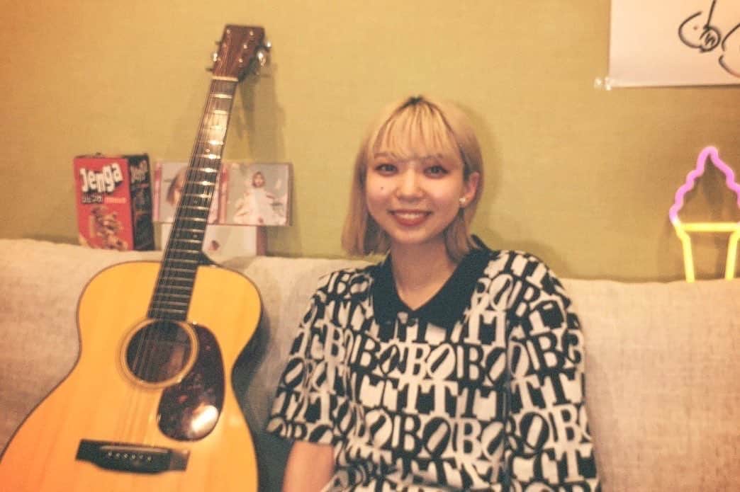 竹内アンナのインスタグラム：「ㅤㅤㅤㅤㅤㅤㅤㅤㅤㅤㅤㅤㅤ 毎週待ち合わせの約束があること、 そしてその先で楽しいを共有してくれる みんながいることが嬉しくて嬉しくて！ ㅤㅤㅤㅤㅤㅤㅤㅤㅤㅤㅤㅤㅤ 笑顔と大喜利が絶えない 『TICKETS』までの道のりでした。 ㅤㅤㅤㅤㅤㅤㅤㅤㅤㅤㅤㅤㅤ 「at THURSDAY」全13回、 観てくれたみんなありがとうございました！ ㅤㅤㅤㅤㅤㅤㅤㅤㅤㅤㅤㅤㅤ またね🕊 ㅤㅤㅤㅤㅤㅤㅤㅤㅤㅤㅤㅤㅤ #at_THURSDAY #アトサ」