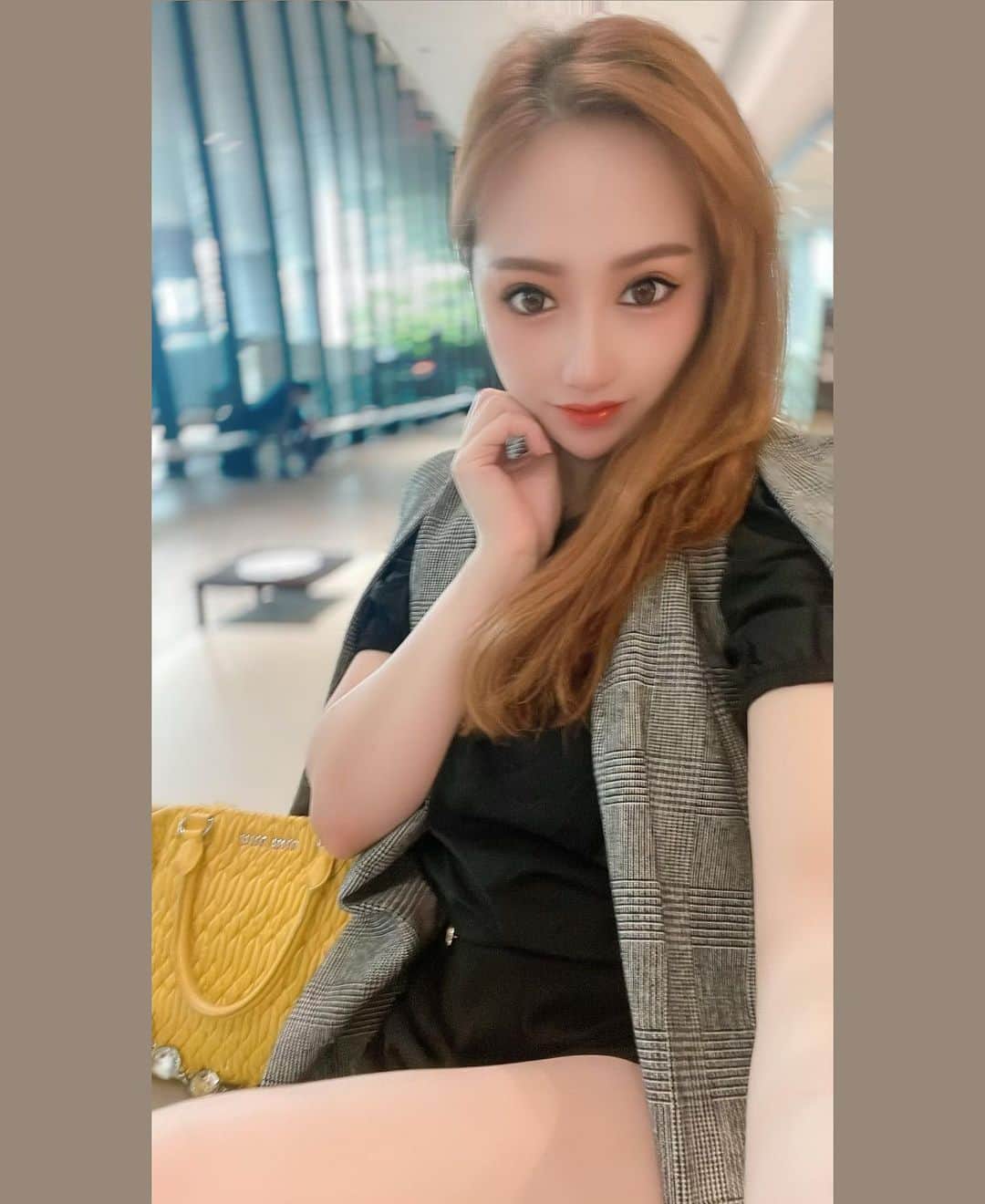 のインスタグラム：「spring…🌸  服ももう春仕様にしなきゃ✌️  #春#桜#芝桜#花見#spring#shopping#cosmetics#美容#美活#cafe#coffee#ブラックコーデ#miumiu#pastel#表参道#青山#原宿#リアラ」