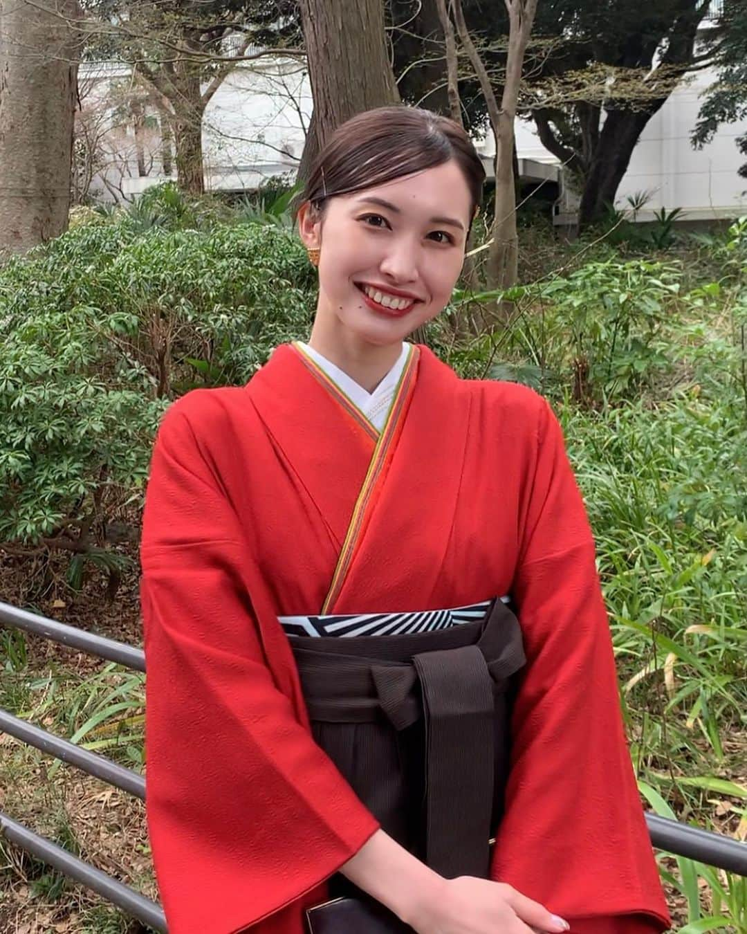 糸川菜央さんのインスタグラム写真 - (糸川菜央Instagram)「お久しぶりです！ 先日、学習院大学を卒業しました🌸  様々な経験をし、大切な友人と出会うことができてかけがえのない時間となりました！  お世話になった方々、本当にありがとうございました！  明日から新社会人として精一杯頑張ります！  母の着物、祖母の鞄、みゆきさんのヘアメイク全部がお気に入り〜❤️‍🔥  #卒業 #卒業式 #大学卒業 #袴 #袴ヘア」3月31日 23時59分 - nao_itokawa