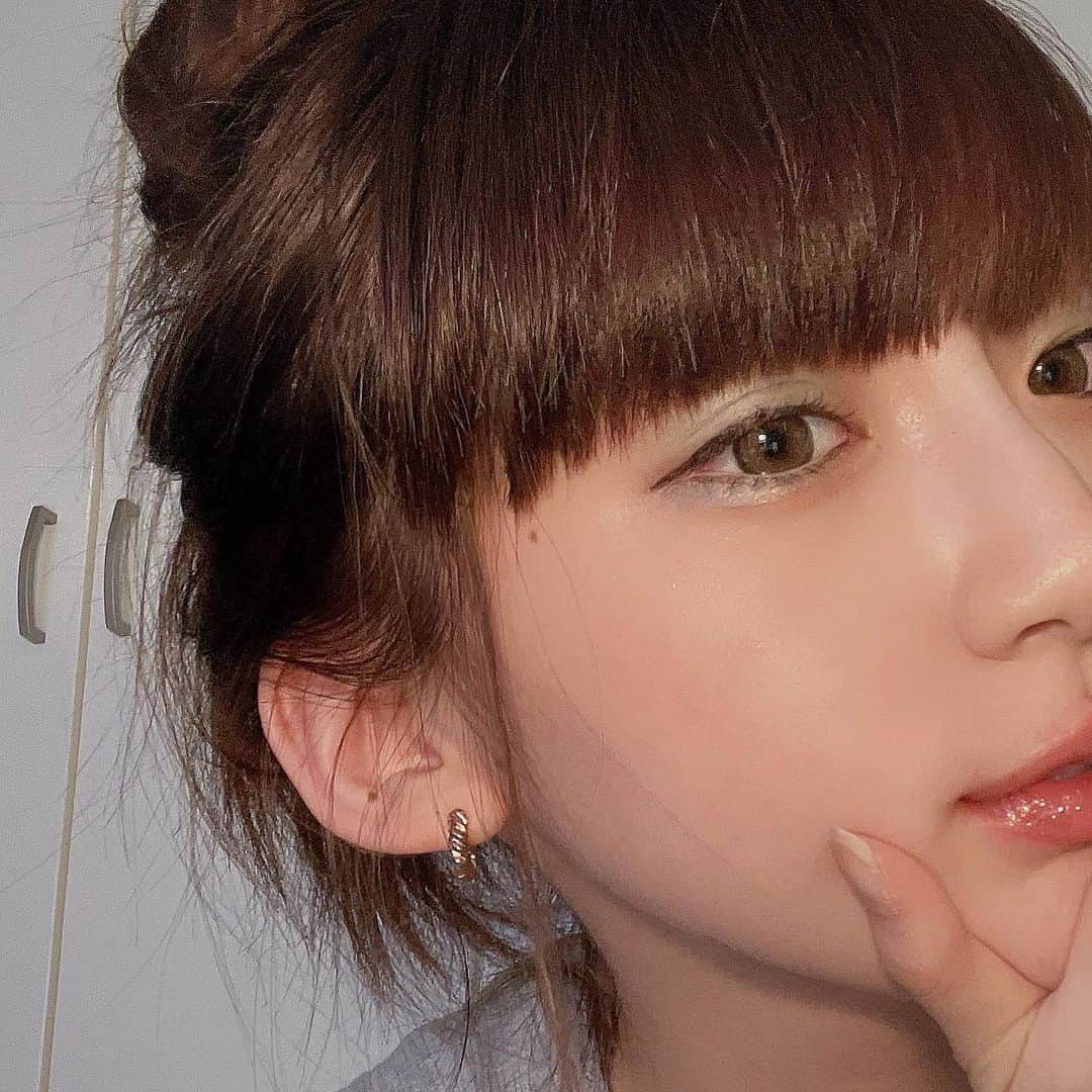 のインスタグラム：「緑アイシャドウ🌱👀 春だーー！！！！！！！ 明日から新年度🌸」