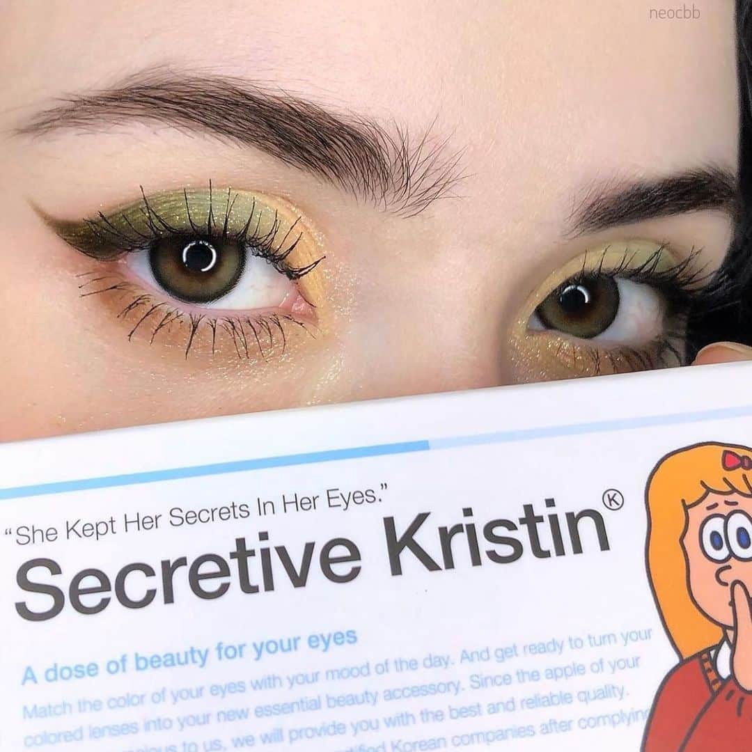 キム・エラン・クロエのインスタグラム：「Explore the secrets in your eyes🪐💚  @neocbb creates an amazing green look with our best selling olive, 𝐒𝐞𝐜𝐫𝐞𝐭𝐢𝐯𝐞 𝐊𝐫𝐢𝐬𝐭𝐢𝐧 𝐎𝐥𝐢𝐯𝐞.  Shop now. Hapa Kristin US Site now available! FDA Approved for your safety, 2-3 days express shipping.」