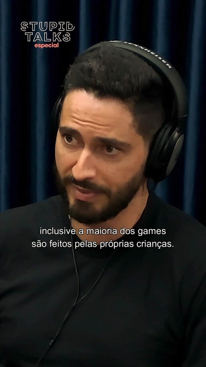 Garotas Estupidasのインスタグラム：「“As crianças já estão no metaverso” - @lemos_ronaldo 🤯 Vem escutar esse papo na íntegra no episódio “Dicionário da WEB3” de #StupidTalks - link na bio!   *special thanks: @oqvestir , nosso parceiro na cobertura do #SXSW e seu guia de compras e estilo na internet! Usem “CAMILA25” para 25% off até o dia 03.04 😎」