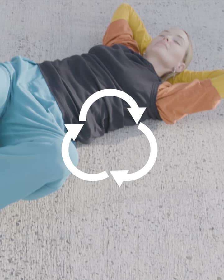 のインスタグラム：「more than a t.shirt.  by choosing a bassike organic cotton jersey t.shirt over a conventional cotton t.shirt, you are saving 1.9 kg of carbon and other greenhouse gases (co2e), the equivalent to 2.5 hours of electricity use.   through our commitment to organic cotton farming practices, bassike saves approximately 97 million litres of water and 9.6 metric tonnes of pesticides and chemical fertilisers per year.    the bassike organic cotton jersey collection is now certified 100% carbon neutral. by wearing and sharing #morethanbassike, you are supporting responsible business, the ethical treatment of makers and communities, and the future of our planet.   #morethanbassike」