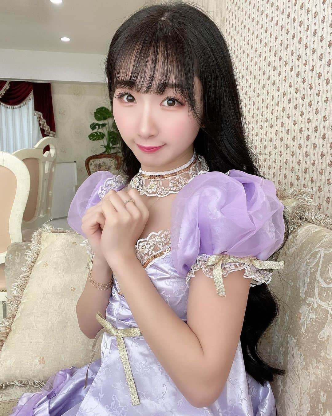 熊野あゆ（澄川鮎）さんのインスタグラム写真 - (熊野あゆ（澄川鮎）Instagram)「. . おはよ♡ . 日本寒過ぎてびっくりした😭 . みんな風邪ひかないようにね💫 . . . #おはよう　#ドレス　#ベビードール　#お姫様」4月1日 9時19分 - ayu_kumano