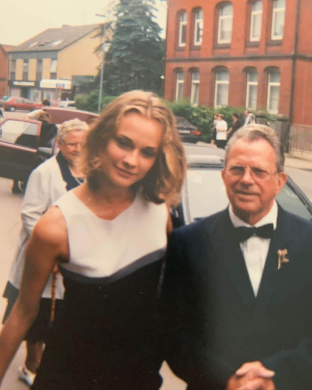 ダイアン・クルーガーさんのインスタグラム写真 - (ダイアン・クルーガーInstagram)「Ich vermisse Oma und Opa 😞」4月1日 9時19分 - dianekruger