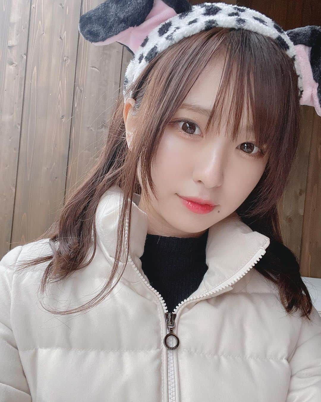 のインスタグラム：「4月もよろしくお願いします♡ . エイプリルフールあるの前日に気づいたよ😂来年はなんか面白いこといいたい(願望) . . #4月　#春　#新年度 #自撮り　#ディズニー　#ディズニーシー #東京ディズニーシー #ディズニーヘアバンド #101匹わんちゃん #ディズニーコーデ #tokyodisneysea #tds #disney #disneysea #selfie #japanesegirl #code #ootd #spring #tokyo #chiba」