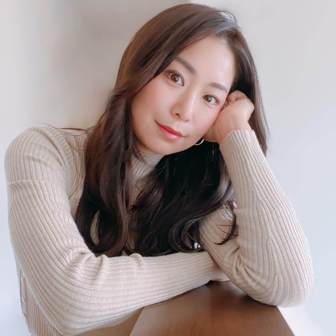 佐藤弥生のインスタグラム：「三寒四温のこの時期、春の陽気を待ち遠しく思う中で体調を崩す人が増えていますね、、 ・ 最近は朝昼晩としっかり食事を取って、発酵食品やきのこ類を積極的に取り入れて、免疫力を上げています！！ なるべく9時過ぎに子どもたちと一緒に就寝して、睡眠を充分に💤 これが朝がサクッと起きれること！ ・ たくさん食べてたくさん寝て健康を保ちましょ✨ お体ご自愛ください♡♡  #季節の変わり目 #健康 #セルフケア #photography」