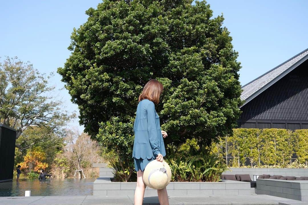 のインスタグラム：「4月15日に発売の @donobanweb とのコラボアイテムのラッシュガード。 去年、大好評で今年は、newカラー＆スカラップのボトムも発売します🌴 #donoban #コラボアイテム#ラッシュガード#ラッシュガード水着 #水着」
