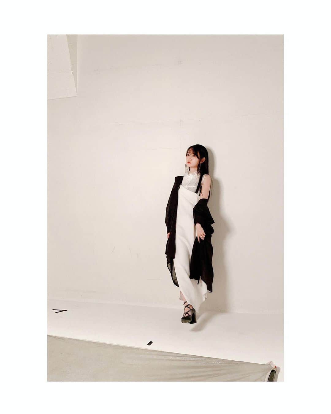 小倉唯さんのインスタグラム写真 - (小倉唯Instagram)「発売中 #VB さんからのオフショット♪ 今日はエイプリルフールですね🥳✨  わたし実は、身長3cm 伸びたんですよ。。😳ほんっっとに嬉しい❤︎」4月1日 11時37分 - yui_ogura_official