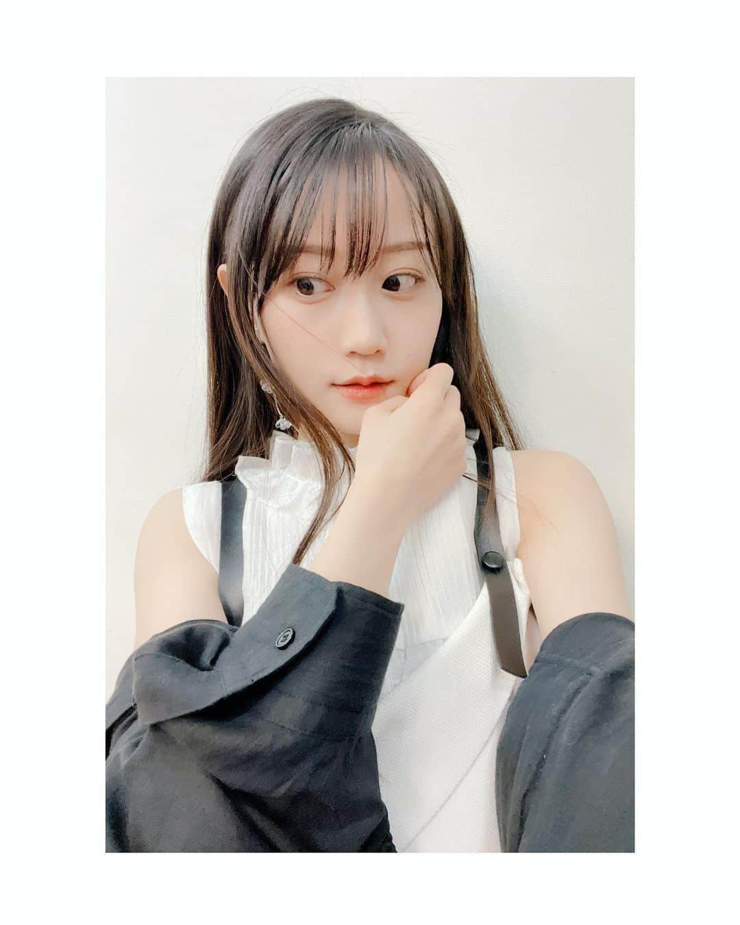 小倉唯のインスタグラム：「発売中 #VB さんからのオフショット♪ 今日はエイプリルフールですね🥳✨  わたし実は、身長3cm 伸びたんですよ。。😳ほんっっとに嬉しい❤︎」