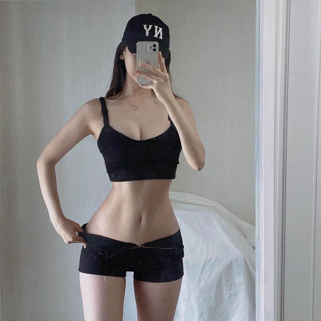 BodyON Koreaさんのインスタグラム写真 - (BodyON KoreaInstagram)「🔥생각과 삶이 멋진 #운동 피플들을 바디온코리아는 응원합니다! | | wow hyea_a 👍😎💕 | | 🍀자신 or 주변 지인 중에 짐패션 핫피플 계시면 DM 보내주세요📩 | | #필라네스강사 #diet #trainer #필라테스 #fit #girl #selfie #model #abs #운동복 #셀피 #일상 #거울샷#instagood #브라탑 #healthy #눈바디 #fitness #얼짱 #몸짱 #body #몸스타그램 #바디스타그램 #모델#국내여행 #다이어터 #헬스 #여행에미치다 #pilates」4月1日 12時10分 - bodyonkorea