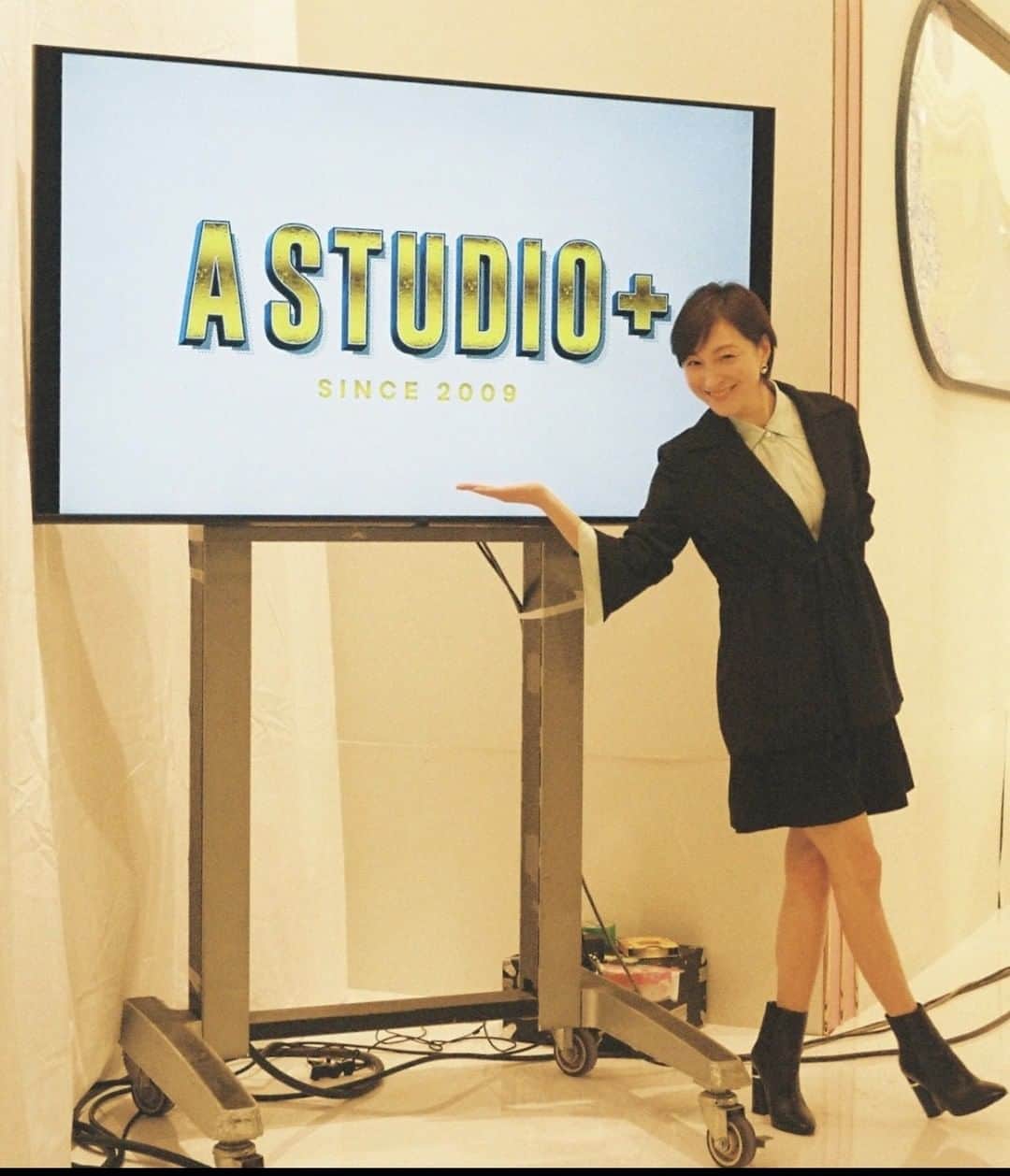広末涼子さんのインスタグラム写真 - (広末涼子Instagram)「. 『 A-studio＋ 』 　　　　　　今夜 23時✨  追伸、 マネージャーが公式Twitter始めたみたい😊 (ストーリーズにリンクがあります！何卒！by MG)」4月1日 12時38分 - hirosue_staff