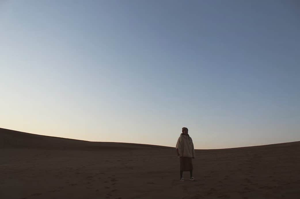 植草沙織さんのインスタグラム写真 - (植草沙織Instagram)「砂遊び  #鳥取砂丘 #鳥取 #砂丘 #sanddunes」4月1日 22時31分 - saori___