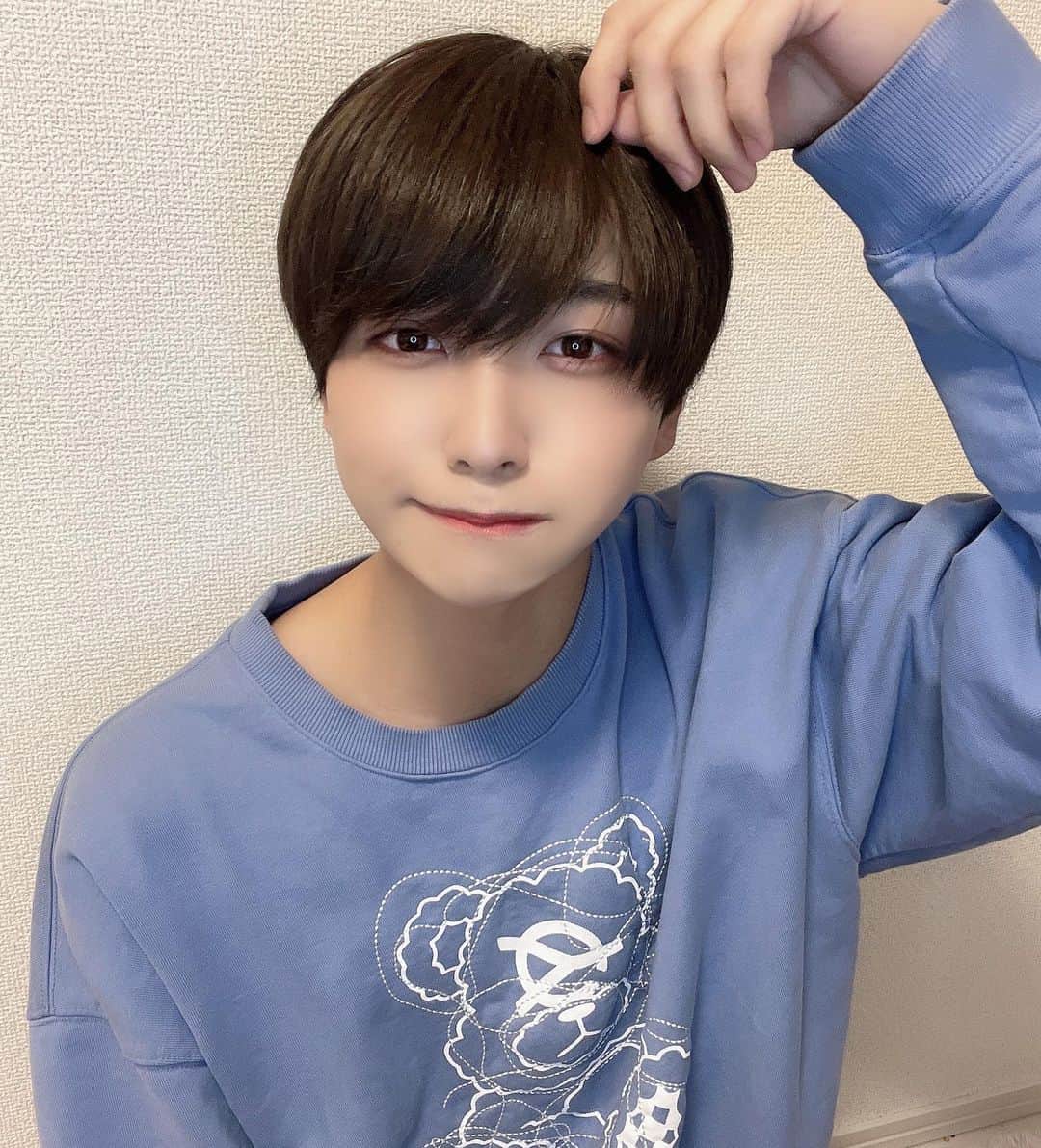 のインスタグラム：「お腹すいダァぁぁ . . . . . . #自撮り #雰囲気#雰囲気男子#自撮り界隈 #雰囲気だけ #メンズアイドル #メン地下 #モデル #アイドル #自撮り女子#自撮り男子 #じどり #idol #マッシュ #被写体モデル #beautiful  #follow #followforfollowback #followers #followｍe #サロンモデル  #fff」