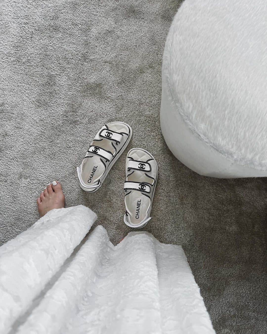 翁安芸さんのインスタグラム写真 - (翁安芸Instagram)「☁️☁️☁️  足が浮腫んで、、、むっくりクリームパン。  #pregnancy #🦶🏻」4月1日 23時15分 - akinyc