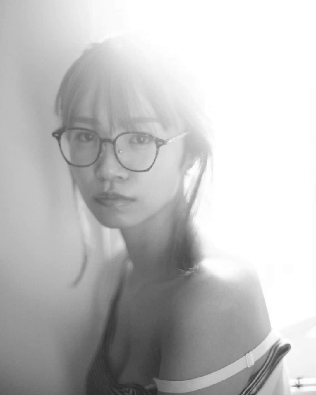 のインスタグラム：「🌸  事務所を退社して、 自分の肩書きがわからなくなったし、 グラビアアイドルにしっくりこなくなったけど、 グラビアが天職で自分はグラビアの人だと改めて思います。  自分で作るものはわくわくしながらやっていきたいです。  限定写真集のオークションにしたり、写真展したり、 年1くらいでゆっくりですが今年も何かやります。  これからもどうぞよろしくお願いします💛！」
