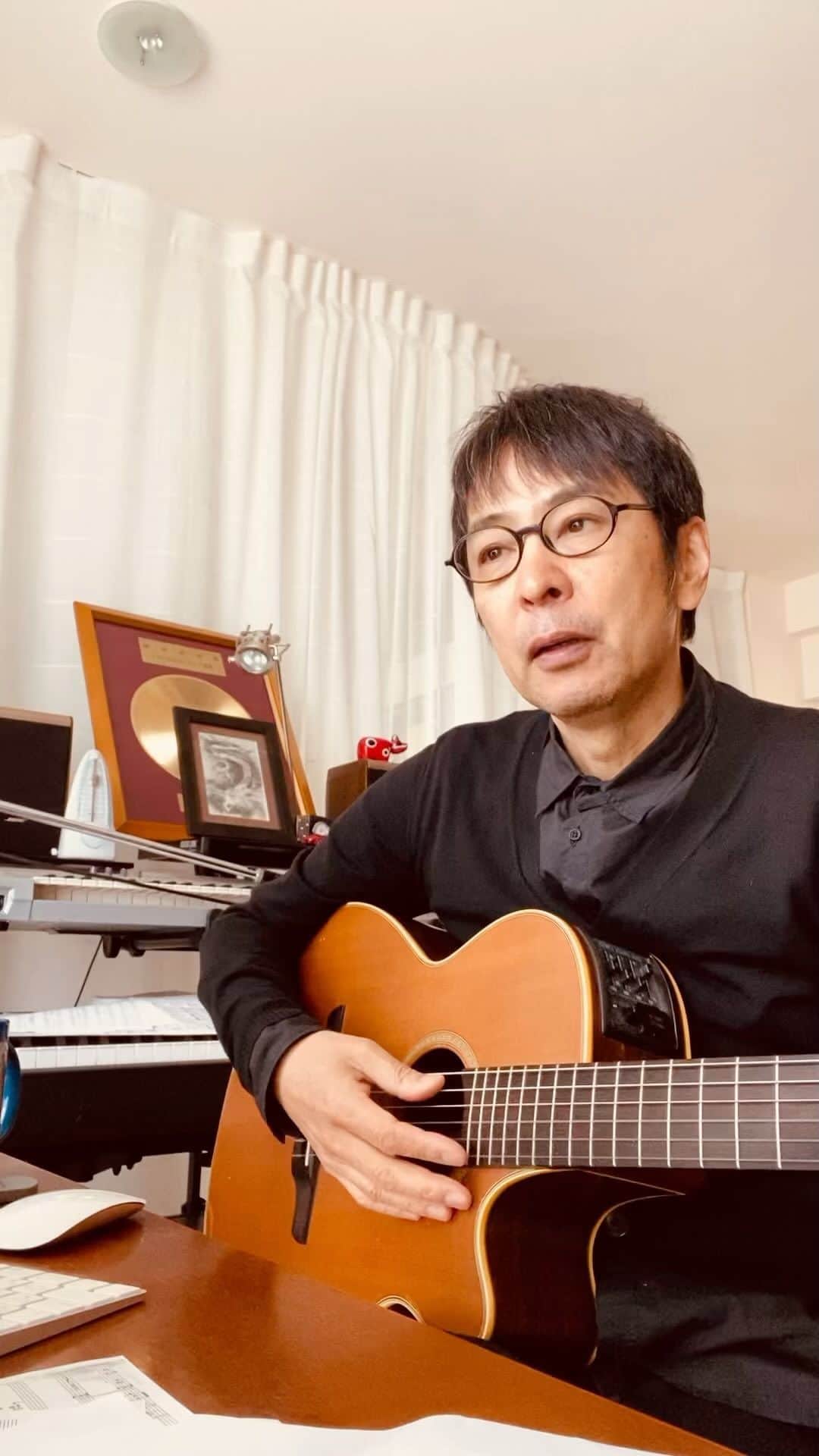 徳永英明のインスタグラム：「#hideaki_tokunaga_official #徳永英明  輝きながら  ももえちゃんへ」