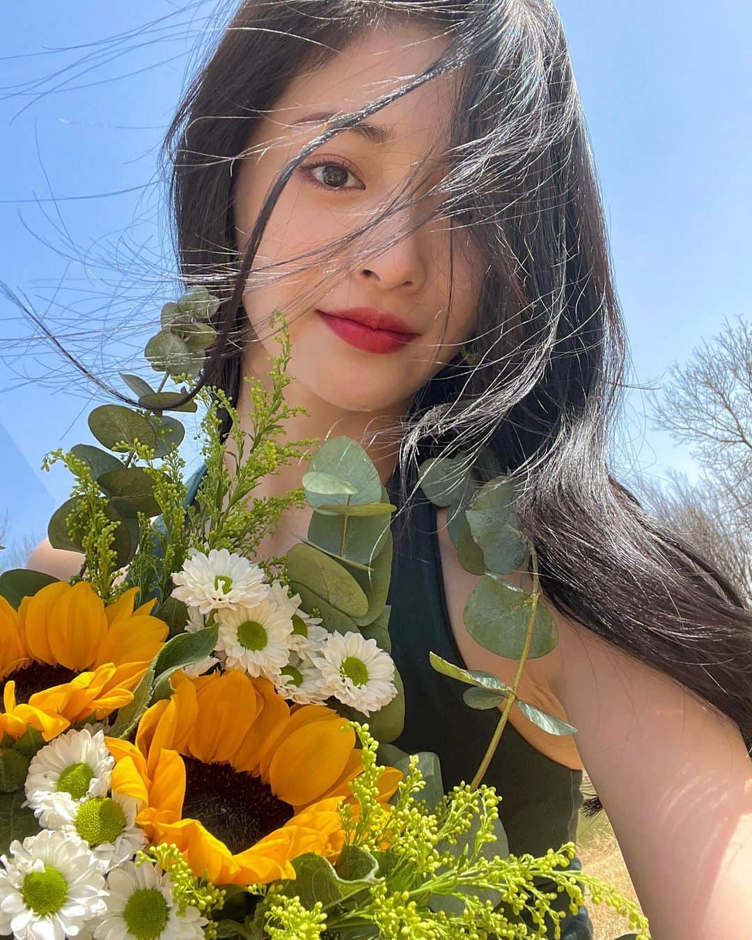 チュ・ギョルギョンさんのインスタグラム写真 - (チュ・ギョルギョンInstagram)「🌻☀️」4月1日 17時06分 - zhou_jieqiong1216