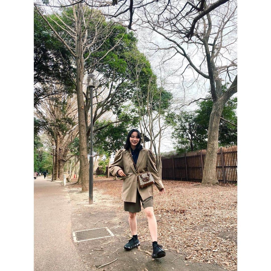 のん（能年玲奈）さんのインスタグラム写真 - (のん（能年玲奈）Instagram)「背の高い木があると良いですね。」4月1日 18時00分 - non_kamo_ne