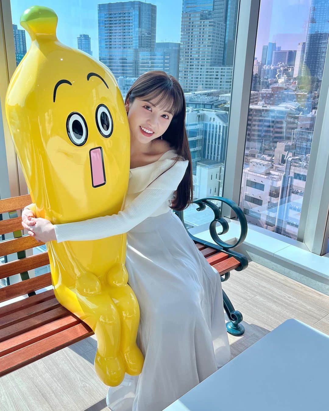 角谷暁子のインスタグラム：「今日から新年度！ 入社6年目になりました。(小学生なら6年生！) 6年目も、WBSのフィールドキャスターとして色々な現場へ出て、必要な情報をお届けできるように取材してまいります。 気持ちも新たに頑張ります🌱」