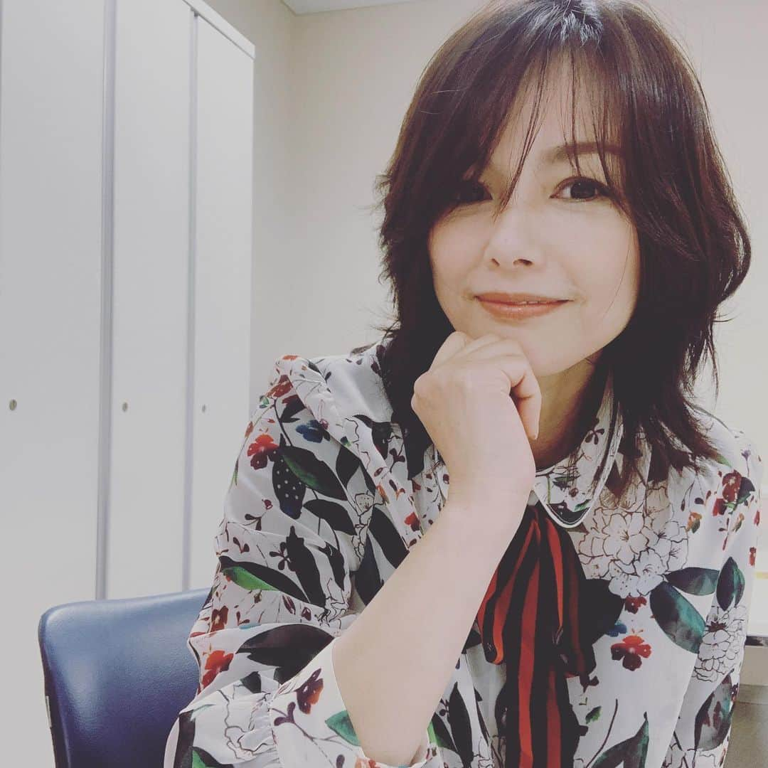 相川七瀬さんのインスタグラム写真 - (相川七瀬Instagram)「集英社「エクラ」5月号にてインタビューが掲載されております😊✨ 是非見て下さいね❤️🌈  #エクラ #集英社」4月1日 18時16分 - nanasecat