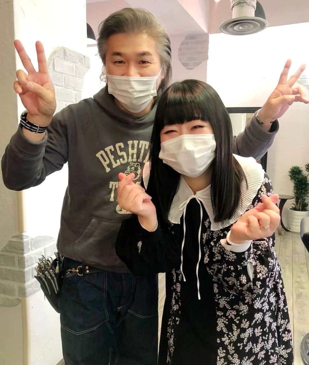 のインスタグラム：「韓国移住の前に美容院へ(๑′ᴗ‵๑)✨ ずっとお世話になっている神戸元町の南京町にあるmoon jejeさん💇‍♀️ 手前味噌ですが…私は髪がツヤツヤですね❣️と褒めていただくことが多く、それは全てオーナーの香西さんのお陰です🙏 ヘアケアしていただきながら人生相談やオモロい話など…いつも心から感謝🙇‍♀️ また夏に🌟  @moon_jeje @moonjejeje.t」