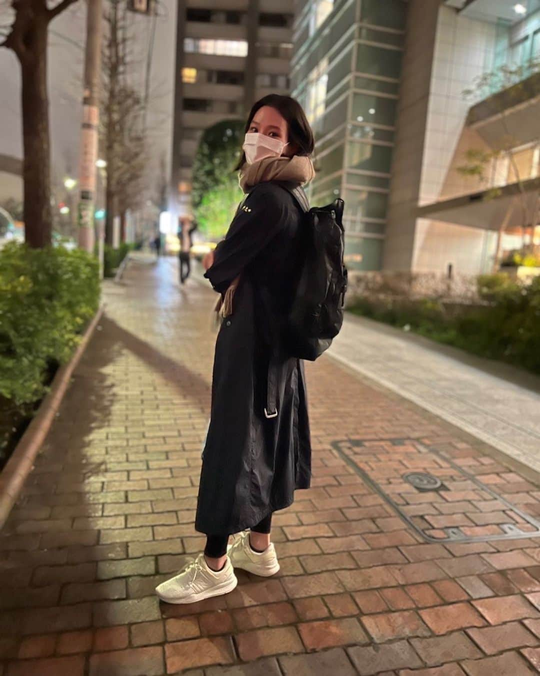 工藤采佳のインスタグラム：「4月スタート🌸 少し肌寒い中をお散歩するのが好き🚶‍♀️♪ 1番好きな季節やけど、 今年は特に花粉と乾燥がひどいね‥🤧🤣 花粉症は年々ひどくなっていくんやけど、 歳のせいなんかな？一回ちゃんと病院行こうかな？ とか考えてる今日この頃ですwww  #4月#スタート#2022#お散歩」