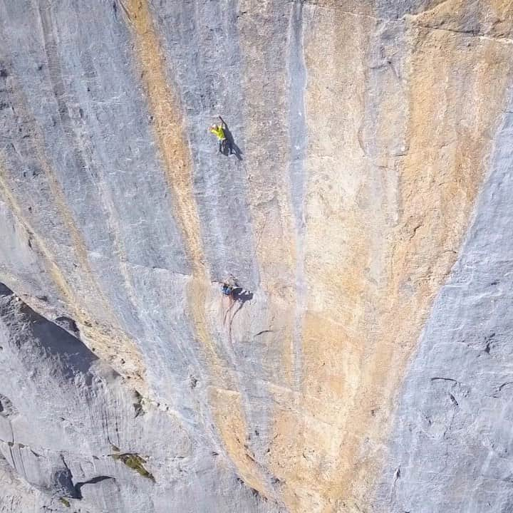 ニナ・カプレツのインスタグラム：「Stay tuned! The film “Swissway to heaven” is going live this Sunday, April 3th on the @petzl_official YouTube channel.  It’s a breathtaking film about our little country Switzerland and it’s hard core climbing walls. Bravo @cedriclachat and @guillaume_broust for this realization, I’m very proud to be part of it!  #petzlteam #scarpaclimb #myswitzerland @scarpaspa @newrocksport @petzl_official @kammerlander_beat @sutertobias」