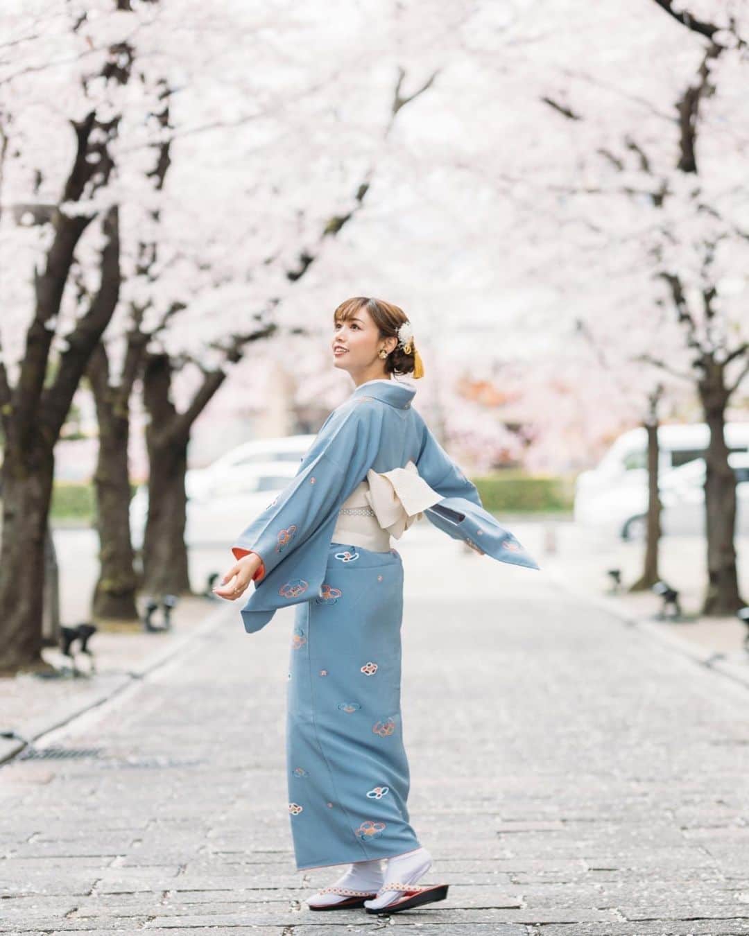 ののさんのインスタグラム写真 - (ののInstagram)「. 🌸京都も桜が満開🌸 昨日は着物を着てソメイヨシノや枝垂れ桜と写真を撮ってもらったよ✨ 撮影2時間位だったけど色々撮れたかな またデータ貰ったら載せます✨  Photographer. @tn_square  #ポートレート#東京カメラ部#ポトレ#ポトレのセカイ#カメラ好きな人と繋がりたい#私の写真もっと広まれ#ポトレのセカイ#絵のような写真が好き#被写体#ファインダー越しの私の世界#人像攝影#人像摄影#関西被写体#サロンモデル#東京カメラ部#京都観光#京都旅行#着物#和服#さくら#桜#そうだ京都行こう#京都#cinematic#portrait#cherryblossom#fineart#artwork#good_portraits_world#photography#spring#kyoto」4月1日 19時52分 - nonoko0309