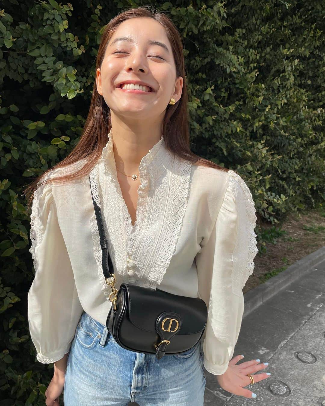 新木優子さんのインスタグラム写真 - (新木優子Instagram)「新年度ですね🌸  tops : vintage denim : @yanuk_official  bag : @dior  earcuff : @knowhowjewelry  necklace : #diorjoaillerie」4月1日 20時19分 - yuuuuukko_